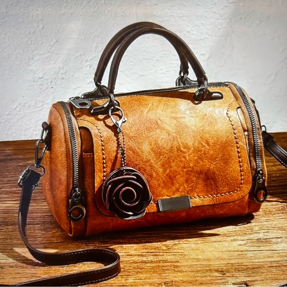 Retro Boston Barrel Bag - Picture 3 of 9